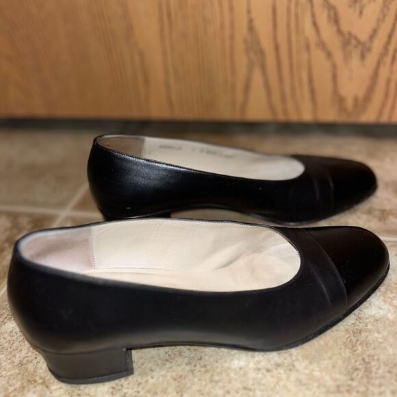 BALLY Women’s Black Leather Made in Italy ANGELLA Pumps Sz-7 - Picture 1 of 5
